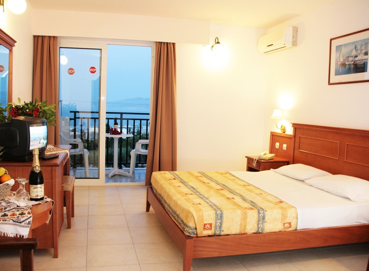 Double room sea view or mountain view